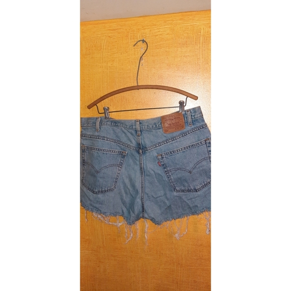 - LEVI'S JEANS CUT OFF PLUS SIZE SHORTS - Picture 3 of 8